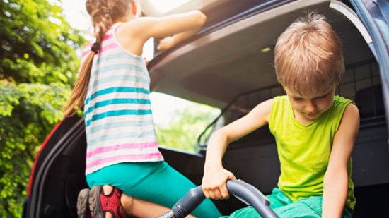 Las tareas del hogar según su edad: lo que nos cuenta Montessori
