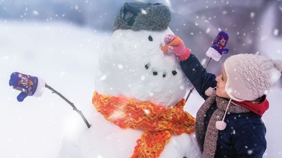 Juegos en la nieve para padres y niños