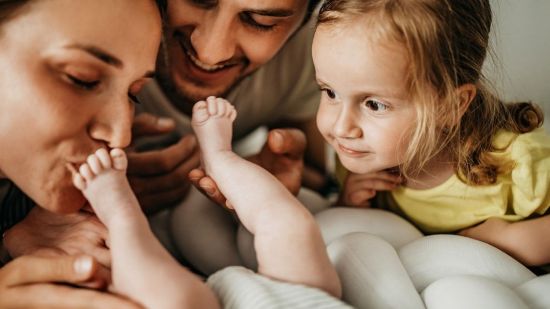 La ciencia afirma que los padres sí tienen un hijo favorito