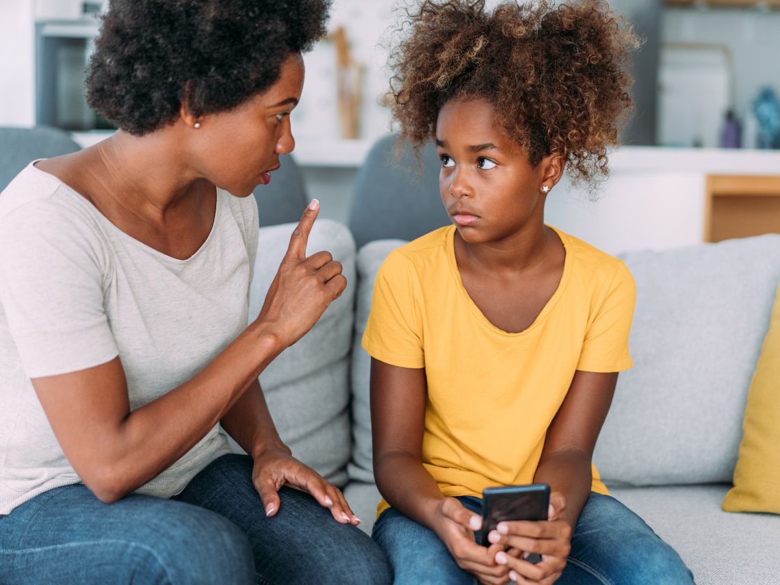 Castigar al niño con el teléfono móvil