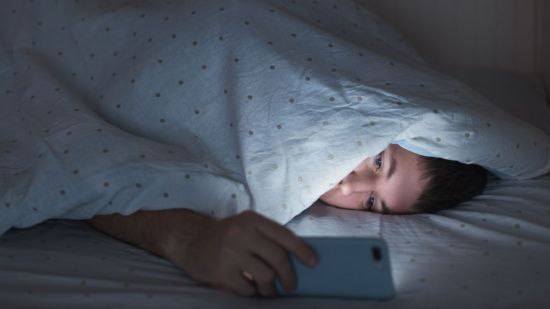 Adicción al móvil en adolescentes: todo lo que deben saber los padres