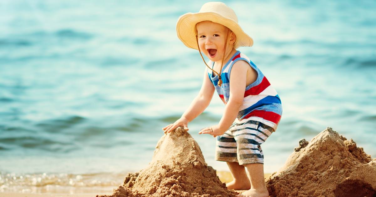 Si vas a la playa esta Semana Santa, sigue estos consejos para proteger a tus hijos del sol