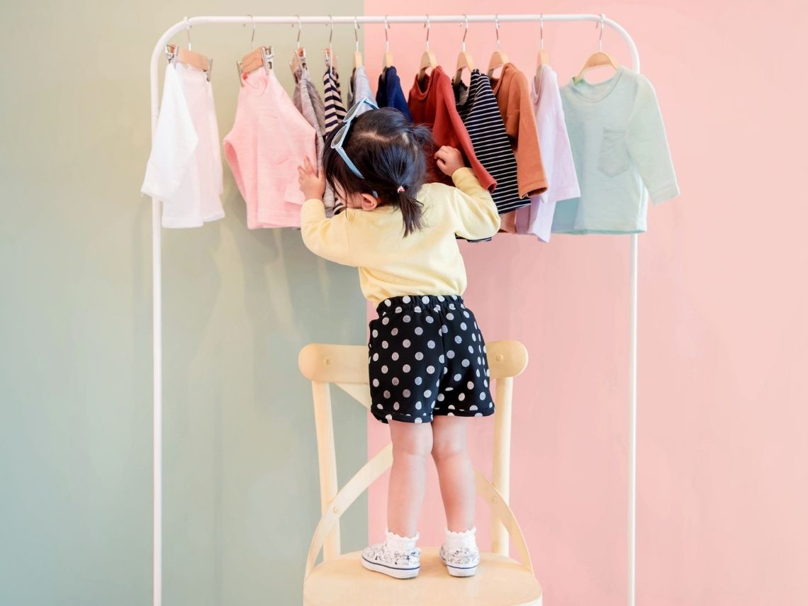 Vestirle y elegir su ropa