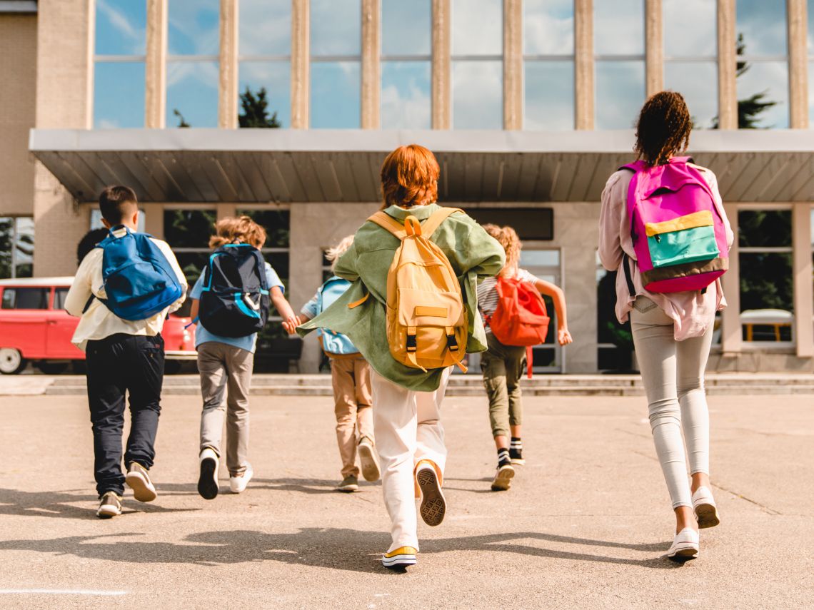 Los niños van a la escuela