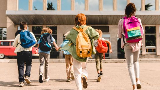 Los niños van a la escuela