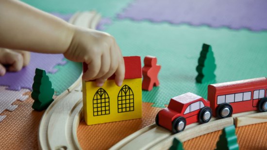 Más de 10 juguetes Montessori perfectos para regalar a los niños