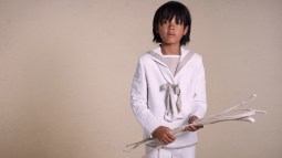 Del marinero al traje chaqueta pantalón: trajes de comunión que triunfarán en 2020