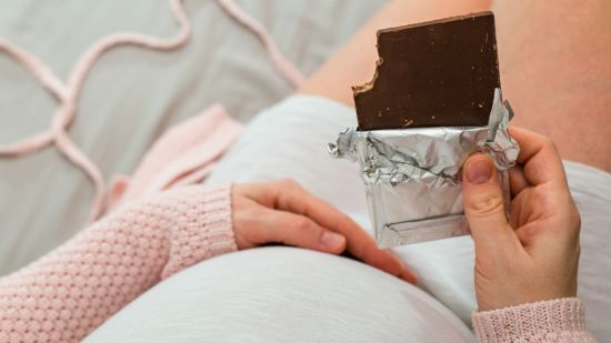 ¿Comer chocolate durante el embarazo puede ayudar al desarrollo del bebé?