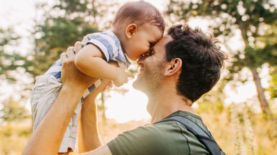 padre con bebé
