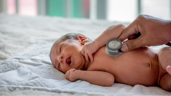 Hernia inguinal en el bebé: ¿por qué se produce y cómo se trata?