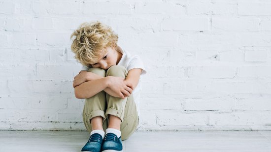 niño triste