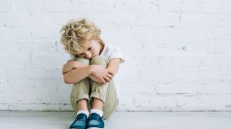 niño triste