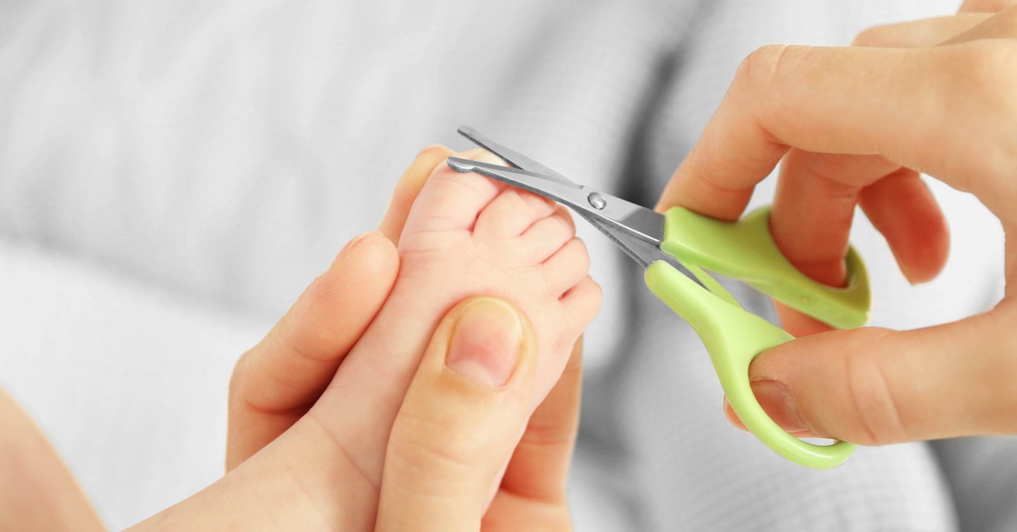 Trucos sencillos para que cortar las uñas de tus hijos pequeños no sea un suplicio
