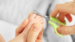 Trucos sencillos para que cortar las uñas de tus hijos pequeños no sea un suplicio