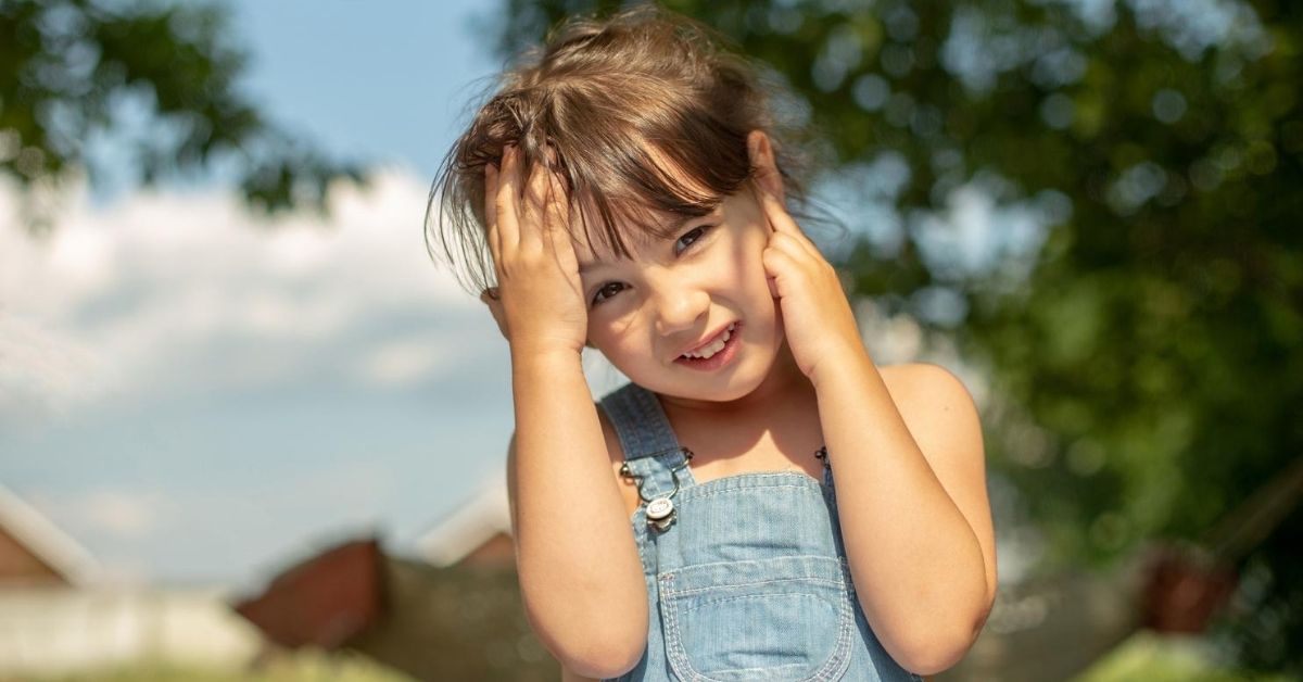 5 consejos para evitar que a tus hijos se le taponen los oídos (en verano)
