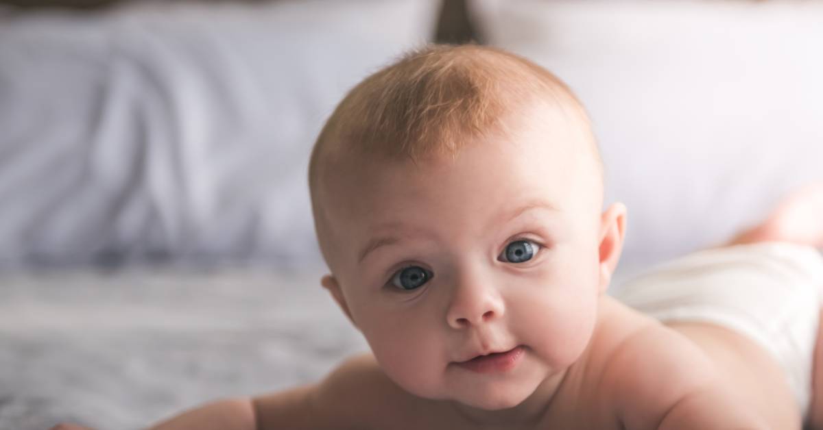 Mi bebé tiene la cabeza grande: ¿es un problema o es normal?