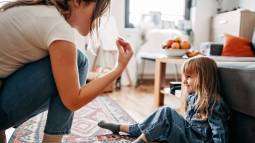 Mi hijo me reta constantemente, ¿qué puedo hacer?