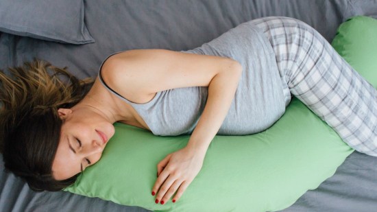La mejor posición para dormir durante el embarazo