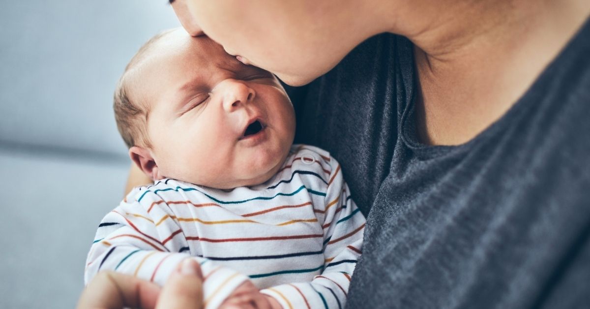 Los bebés no se ‘malacostumbran’ a estar en brazos: es necesario