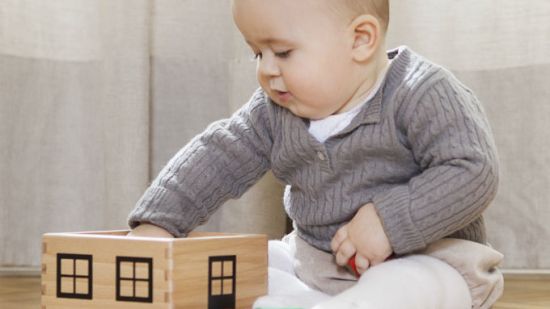 Bebé jugando