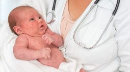 Herpes en bebés: ¿por qué se producen y cómo tratarlos?