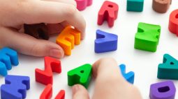 Cómo aprender las letras con plastilina