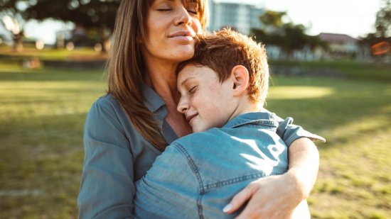 Beneficios de llorar y que tus hijos lo vean