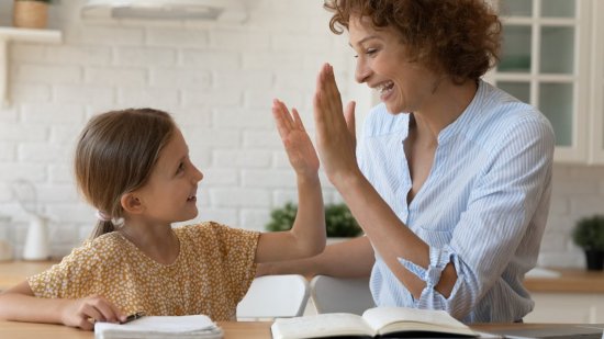 Cómo elogiar a los niños sin decir muy bien