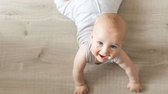 Cómo estimular el gateo del bebé: ejercicios y juegos para hacer en casa