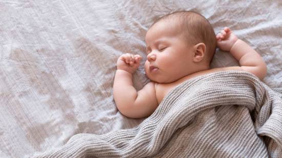 Cómo dormir al bebé cuando hace mucho calor