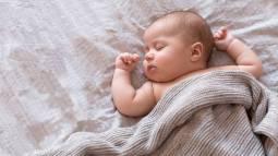 Cómo dormir al bebé cuando hace mucho calor