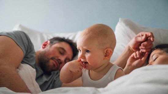 Los padres pierden muchas horas de sueño en el primer año de sus hijos