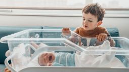 Llega un nuevo hermano: consejos para evitar los celos