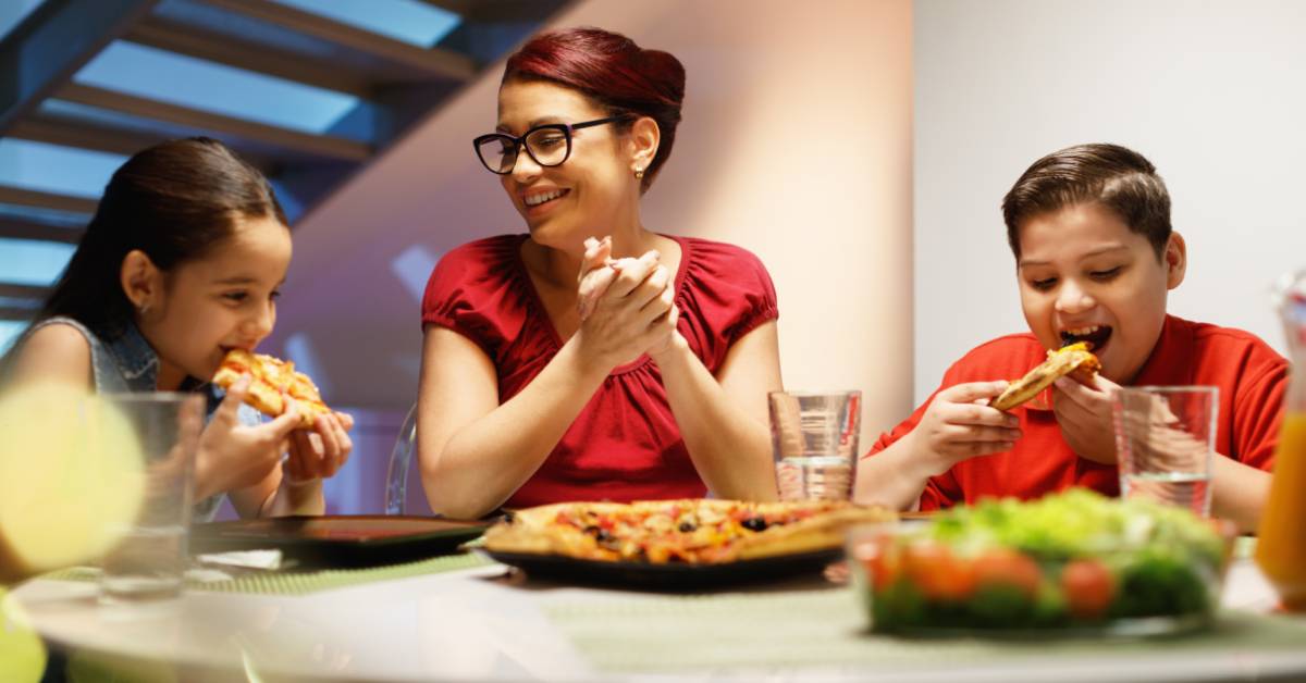 Cenar después de las nueve tiene consecuencias graves para los niños según un estudio de Harvard