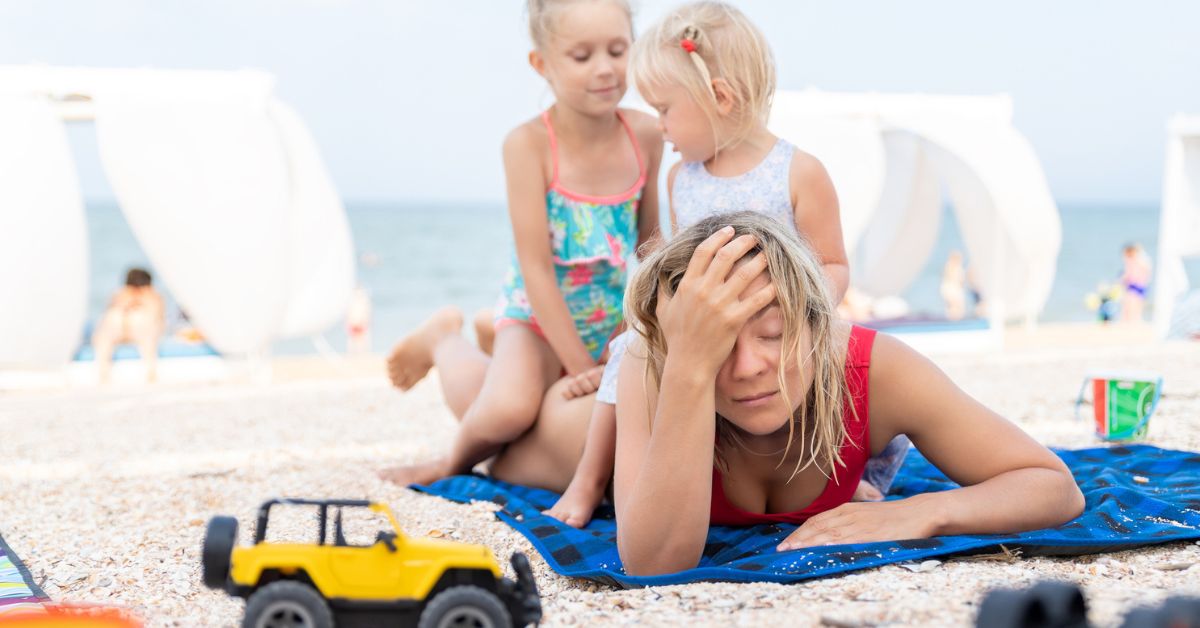 Las vacaciones de verano aumentan el estrés de los padres: ¿cómo gestionarlo?