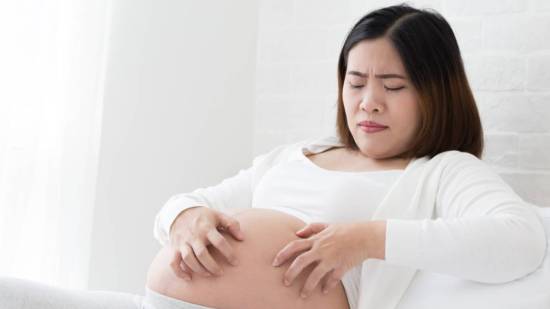 ¿Cómo aliviar el picor en la barriga durante el embarazo?
