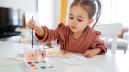 Juegos para trabajar la psicomotricidad fina en niños de dos años