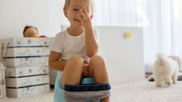 Señales que indican que tu hijo está preparado para dejar el pañal