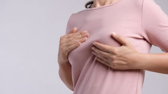 ¿Por qué te duele el pecho antes de tener la regla?