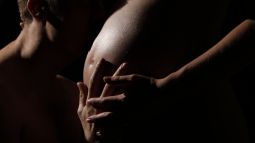 Penetración sexual y embarazo: prohibida si hay fisura en la bolsa amniótica