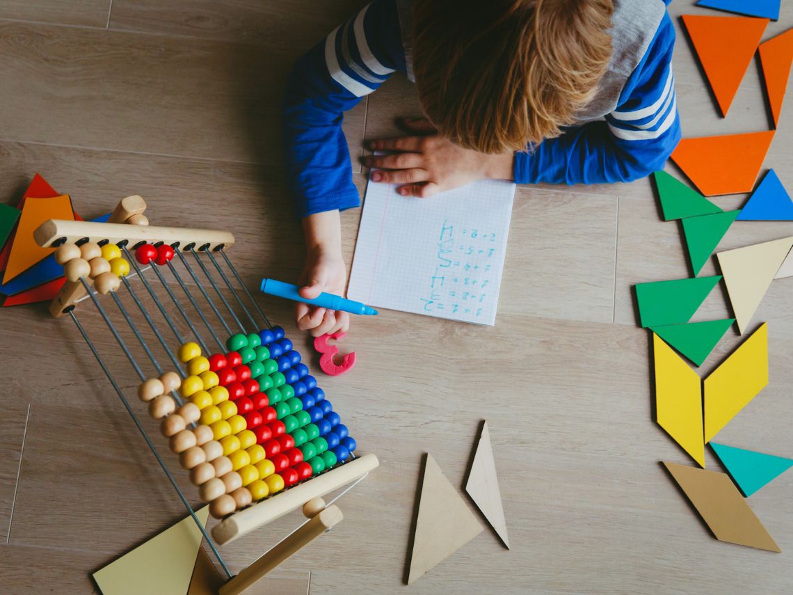 Señales para identificar dislexia en niños, según su edad
