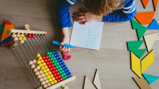 Señales para identificar dislexia en niños, según su edad