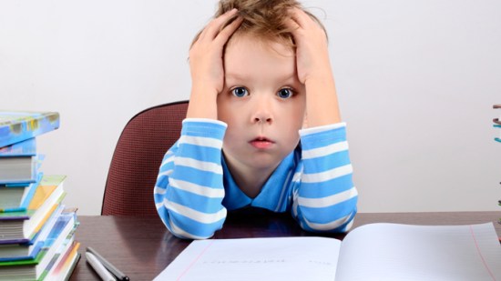 Los niños no necesitan a sus padres para hacer los deberes