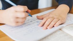 Los alumnos de primaria de España están por debajo de la media europea en Matemáticas y Ciencias