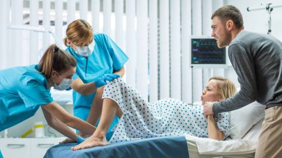 Tipos de pujos: ¿cómo pujar y respirar durante el parto?