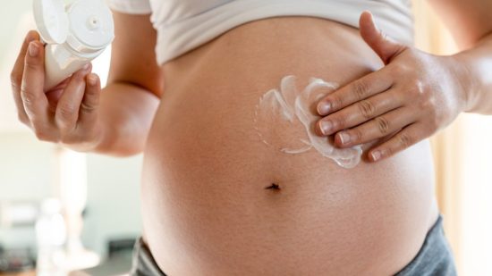 Cremas antiestrías para embarazadas: todo lo que debes saber