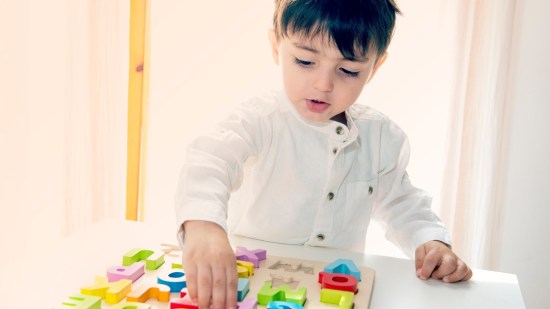 Niño jugando (Foto: iStock)