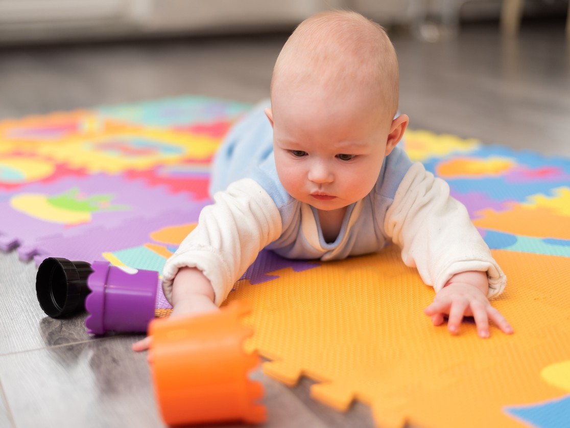 Bebé jugando (Foto: iStock)