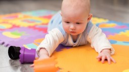 Bebé jugando (Foto: iStock)