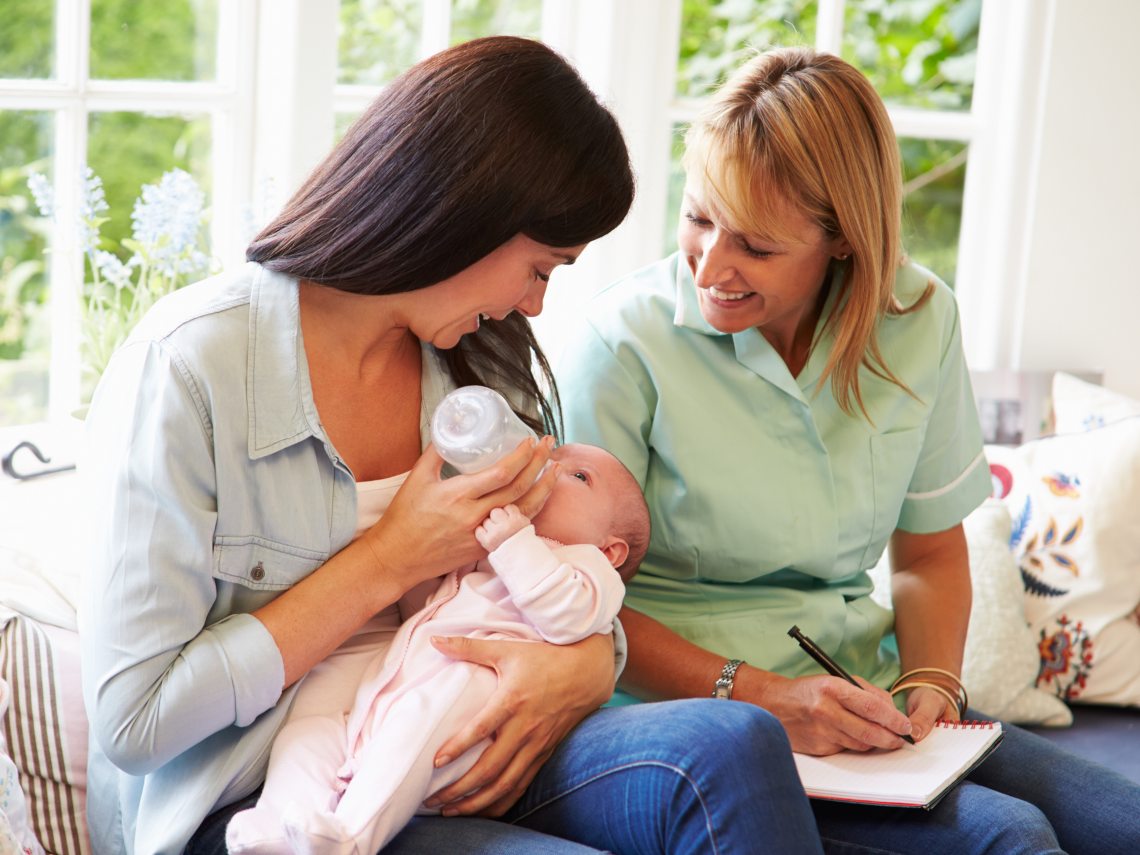 Qué es una doula posparto